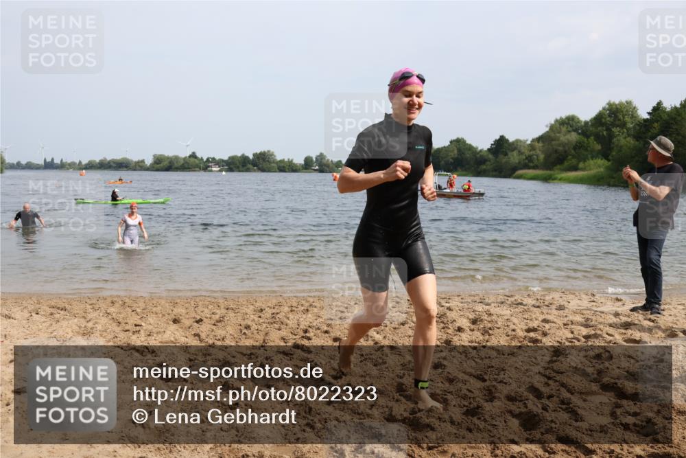 15.06.2025 - 27. Vierlanden-Triathlon Lena Gebhardt http://msf.ph/oto/8022323 15.06.2025 10:19:54 Schwimmen 500, 503, 539, 553, 569, 578 meine-sportfotos.de