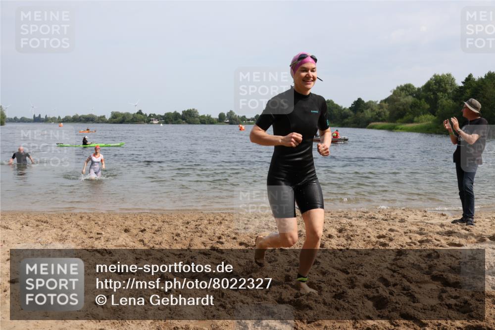 15.06.2025 - 27. Vierlanden-Triathlon Lena Gebhardt http://msf.ph/oto/8022327 15.06.2025 10:19:54 Schwimmen 500, 503, 539, 553, 569, 578 meine-sportfotos.de