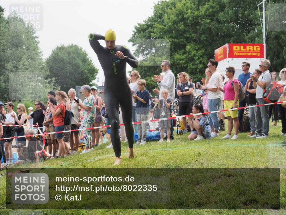 15.06.2025 - 27. Vierlanden-Triathlon KatJ http://msf.ph/oto/8022335 15.06.2025 10:54:59 Schwimmen 677, 735, 744, 761 meine-sportfotos.de