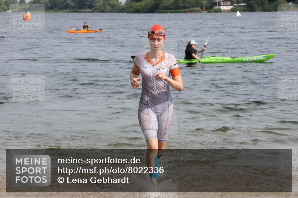 15.06.2025 - 27. Vierlanden-Triathlon Lena Gebhardt http://msf.ph/oto/8022336 15.06.2025 10:19:56 Schwimmen 500, 539, 553, 569, 578 meine-sportfotos.de