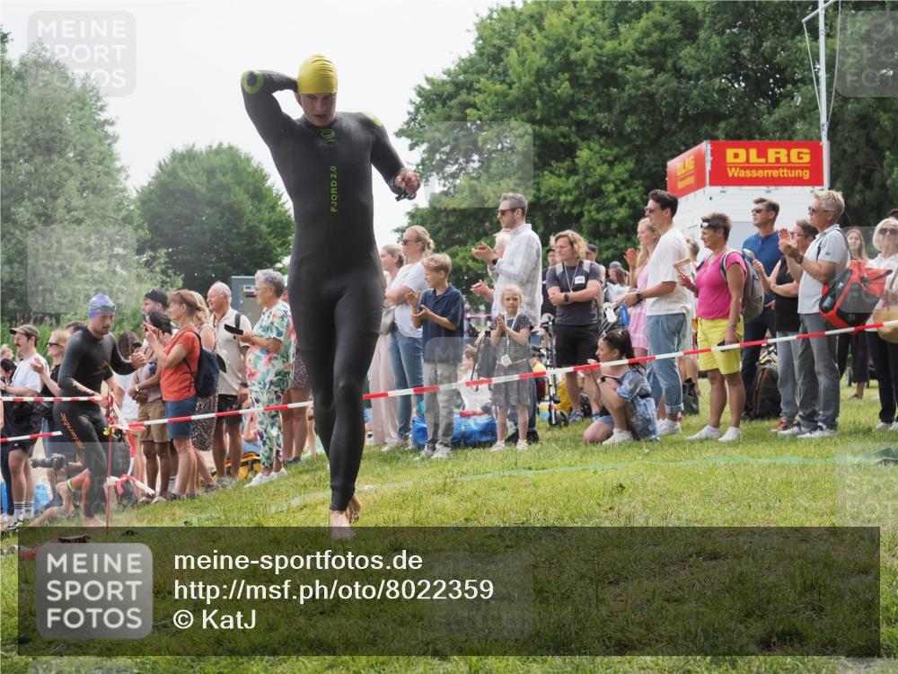 15.06.2025 - 27. Vierlanden-Triathlon KatJ http://msf.ph/oto/8022359 15.06.2025 10:55:00 Schwimmen 677, 735, 744, 761 meine-sportfotos.de