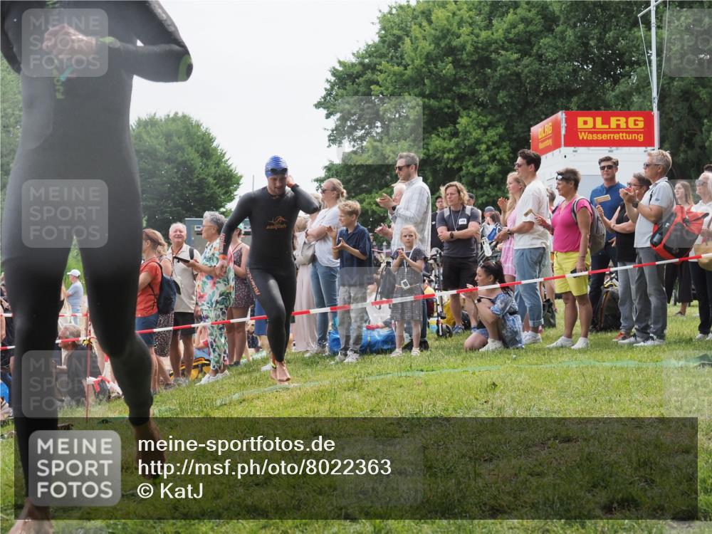 15.06.2025 - 27. Vierlanden-Triathlon KatJ http://msf.ph/oto/8022363 15.06.2025 10:55:01 Schwimmen 677, 735, 744, 761 meine-sportfotos.de