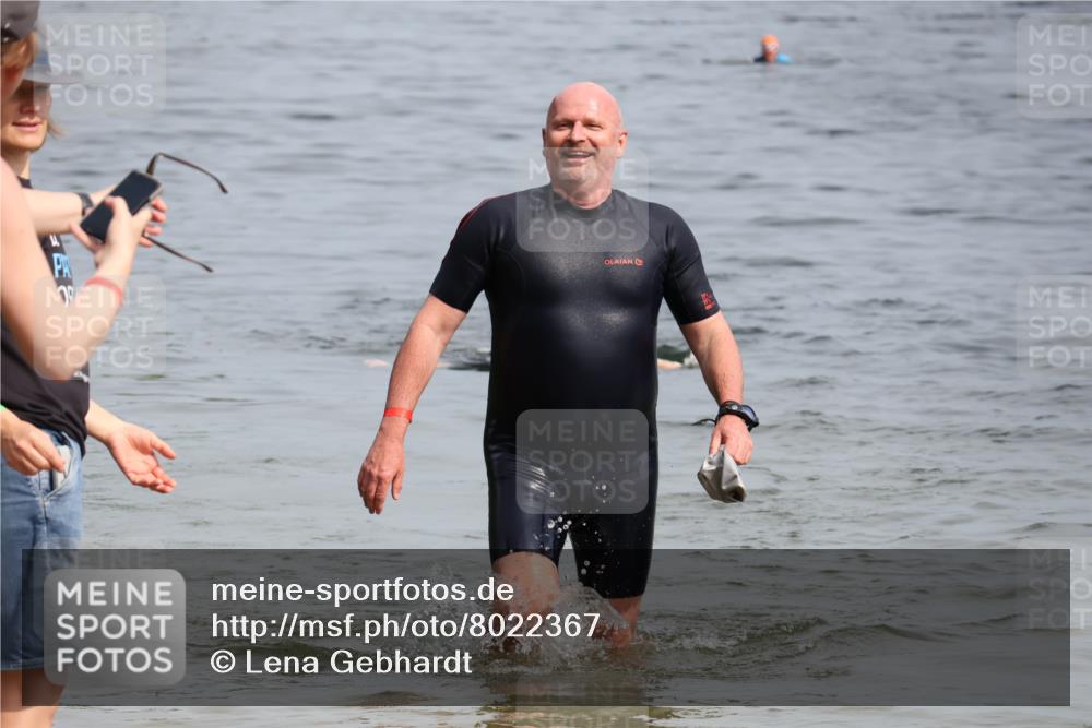 15.06.2025 - 27. Vierlanden-Triathlon Lena Gebhardt http://msf.ph/oto/8022367 15.06.2025 10:20:02 Schwimmen 500, 553, 569, 616 meine-sportfotos.de