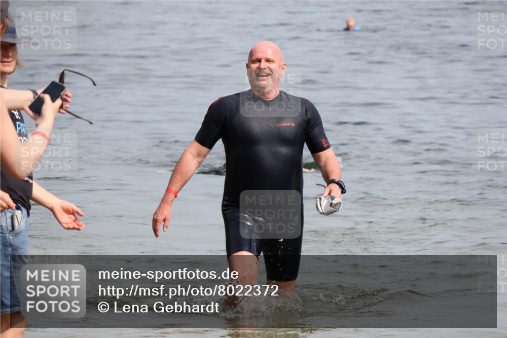 15.06.2025 - 27. Vierlanden-Triathlon Lena Gebhardt http://msf.ph/oto/8022372 15.06.2025 10:20:02 Schwimmen 500, 553, 569, 616 meine-sportfotos.de