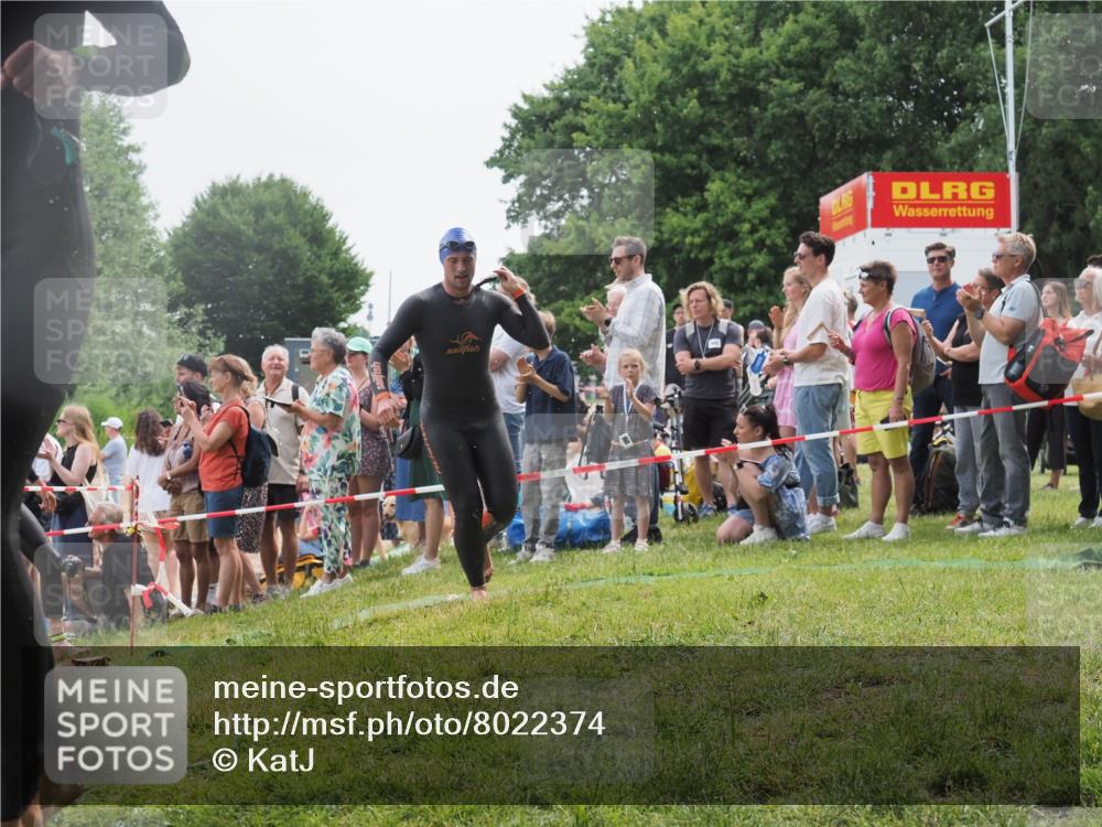 15.06.2025 - 27. Vierlanden-Triathlon KatJ http://msf.ph/oto/8022374 15.06.2025 10:55:01 Schwimmen 677, 735, 744, 761 meine-sportfotos.de