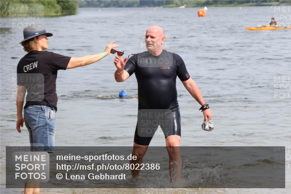 15.06.2025 - 27. Vierlanden-Triathlon Lena Gebhardt http://msf.ph/oto/8022386 15.06.2025 10:20:05 Schwimmen 553, 616 meine-sportfotos.de