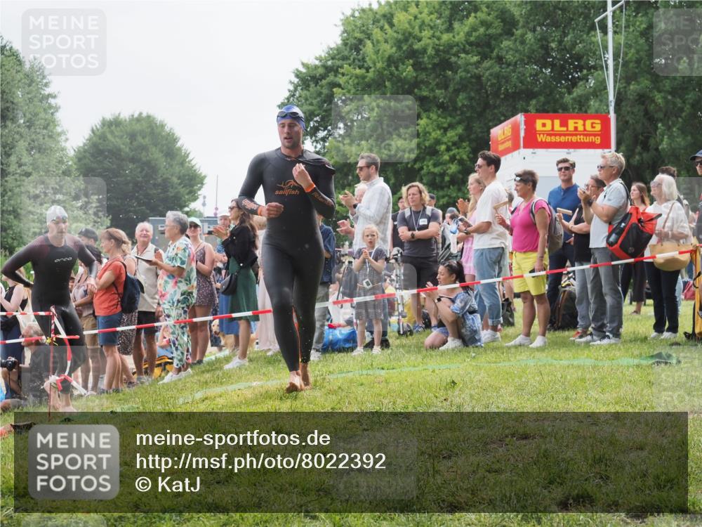 15.06.2025 - 27. Vierlanden-Triathlon KatJ http://msf.ph/oto/8022392 15.06.2025 10:55:02 Schwimmen 677, 735, 744, 761 meine-sportfotos.de