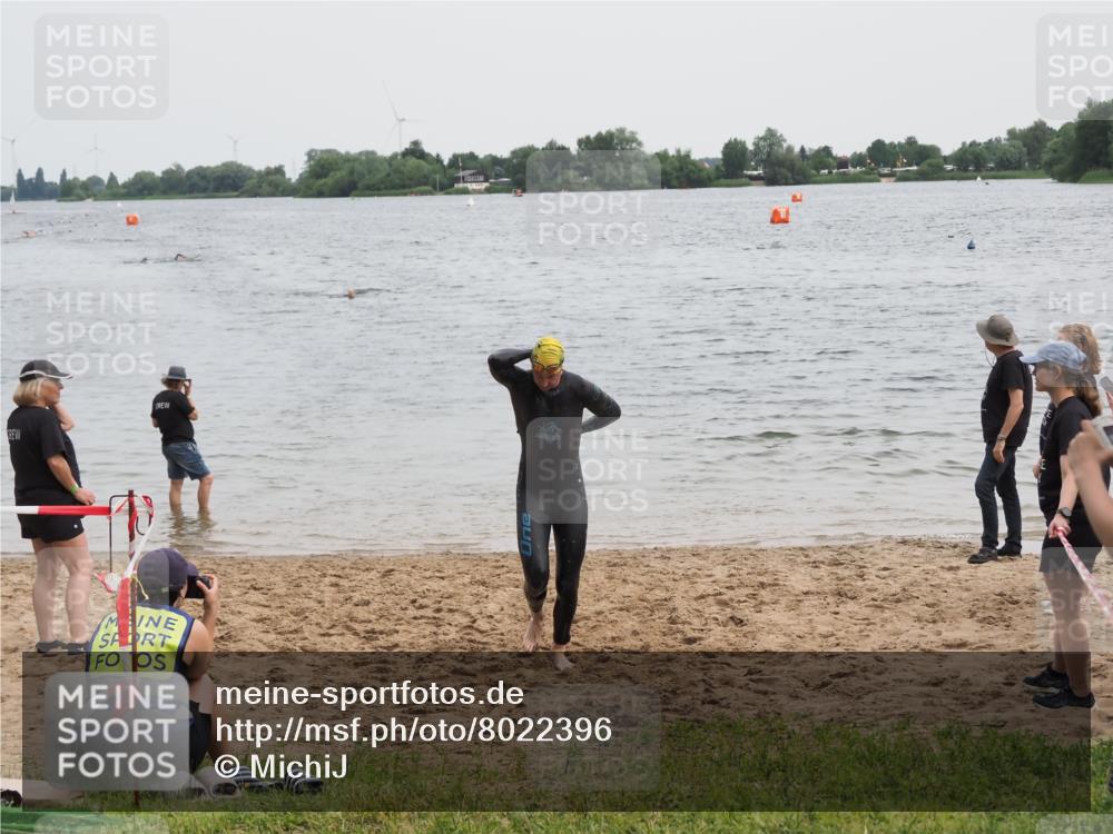 21.06.2025 - 27. Vierlanden-Triathlon MichiJ http://msf.ph/oto/8022396 15.06.2026 10:52:28 Schwimmen 682, 759 meine-sportfotos.de