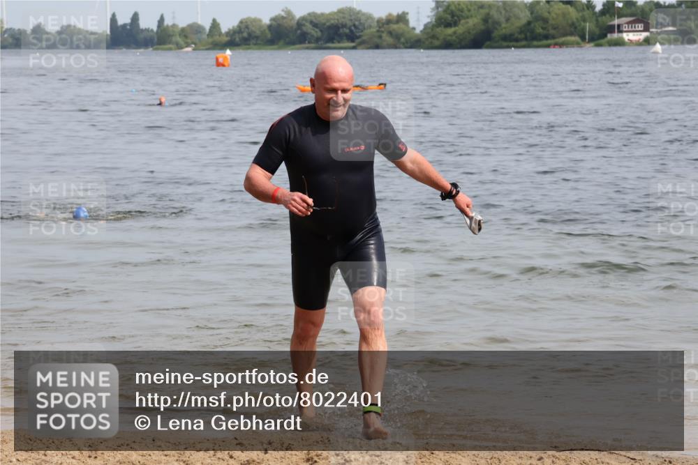 15.06.2025 - 27. Vierlanden-Triathlon Lena Gebhardt http://msf.ph/oto/8022401 15.06.2025 10:20:07 Schwimmen 553, 616 meine-sportfotos.de