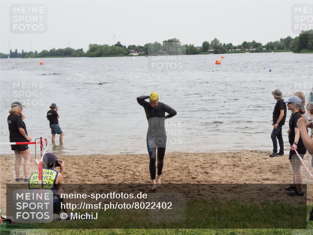 21.06.2025 - 27. Vierlanden-Triathlon MichiJ http://msf.ph/oto/8022402 15.06.2026 10:52:28 Schwimmen 682, 759 meine-sportfotos.de