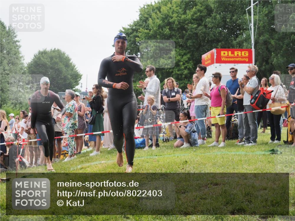 15.06.2025 - 27. Vierlanden-Triathlon KatJ http://msf.ph/oto/8022403 15.06.2025 10:55:02 Schwimmen 677, 735, 744, 761 meine-sportfotos.de