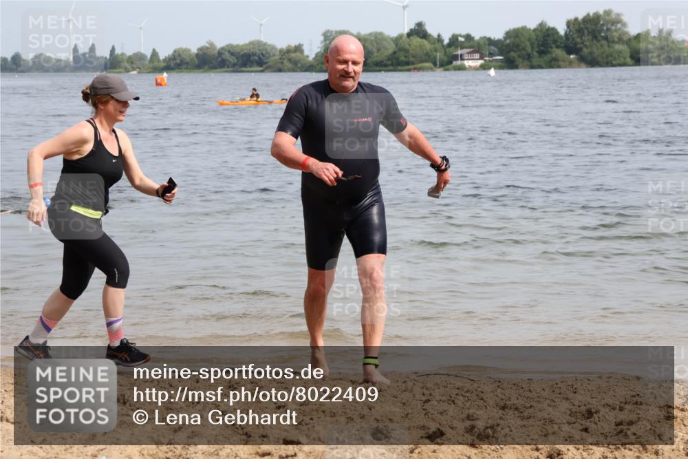 15.06.2025 - 27. Vierlanden-Triathlon Lena Gebhardt http://msf.ph/oto/8022409 15.06.2025 10:20:08 Schwimmen 553, 616 meine-sportfotos.de