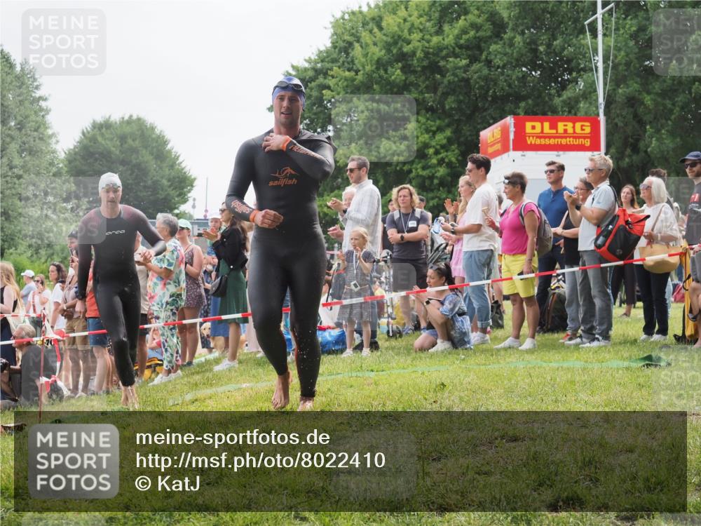 15.06.2025 - 27. Vierlanden-Triathlon KatJ http://msf.ph/oto/8022410 15.06.2025 10:55:02 Schwimmen 677, 735, 744, 761 meine-sportfotos.de