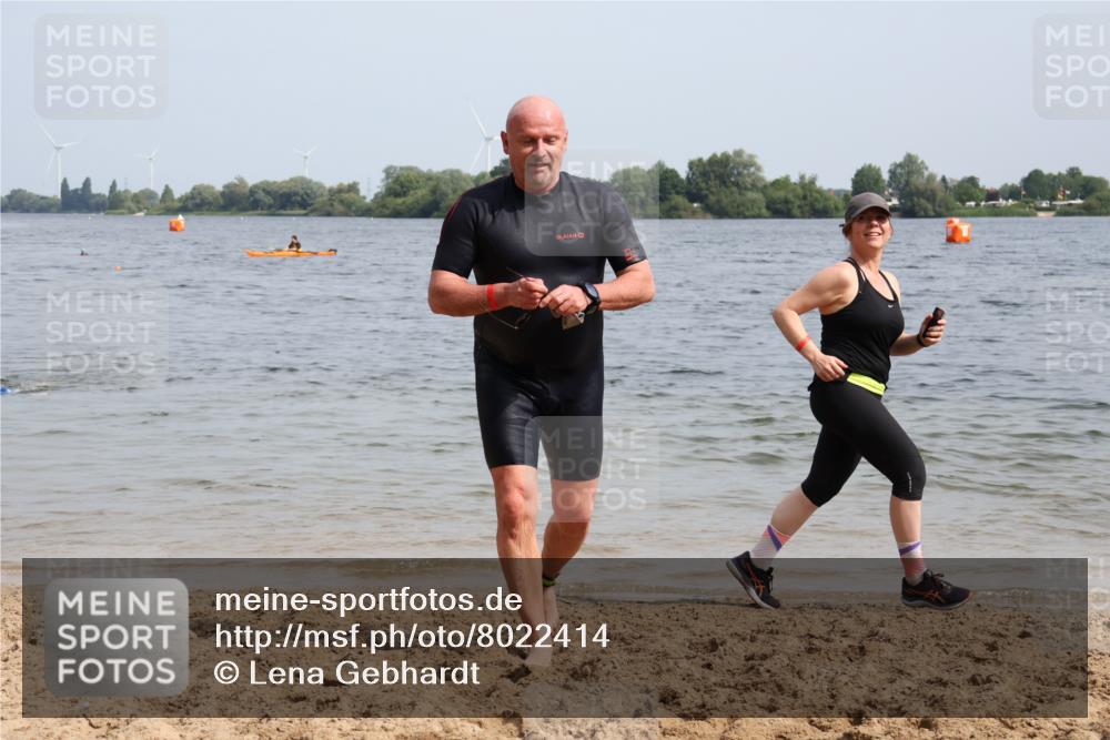 15.06.2025 - 27. Vierlanden-Triathlon Lena Gebhardt http://msf.ph/oto/8022414 15.06.2025 10:20:09 Schwimmen 553, 616 meine-sportfotos.de