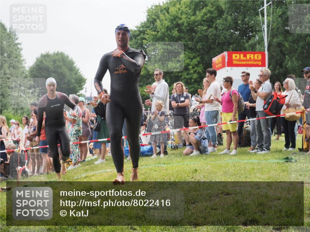 15.06.2025 - 27. Vierlanden-Triathlon KatJ http://msf.ph/oto/8022416 15.06.2025 10:55:02 Schwimmen 677, 735, 744, 761 meine-sportfotos.de