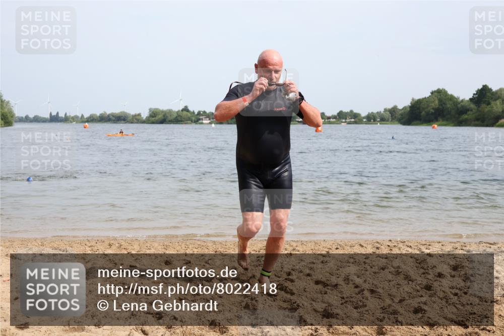 15.06.2025 - 27. Vierlanden-Triathlon Lena Gebhardt http://msf.ph/oto/8022418 15.06.2025 10:20:11 Schwimmen 616 meine-sportfotos.de