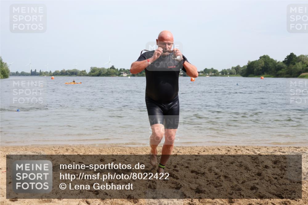 15.06.2025 - 27. Vierlanden-Triathlon Lena Gebhardt http://msf.ph/oto/8022422 15.06.2025 10:20:11 Schwimmen 616 meine-sportfotos.de