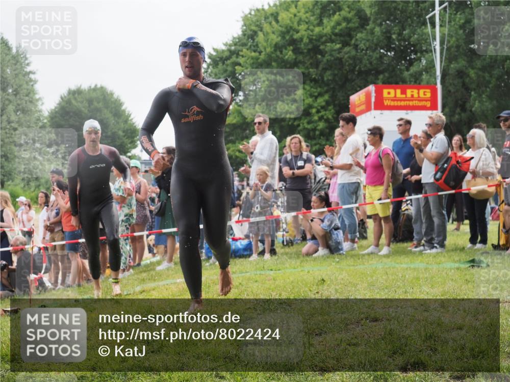 15.06.2025 - 27. Vierlanden-Triathlon KatJ http://msf.ph/oto/8022424 15.06.2025 10:55:03 Schwimmen 677, 735, 744, 761 meine-sportfotos.de