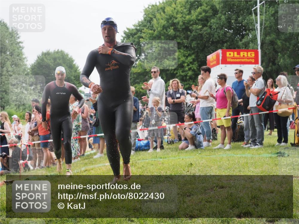 15.06.2025 - 27. Vierlanden-Triathlon KatJ http://msf.ph/oto/8022430 15.06.2025 10:55:03 Schwimmen 677, 735, 744, 761 meine-sportfotos.de