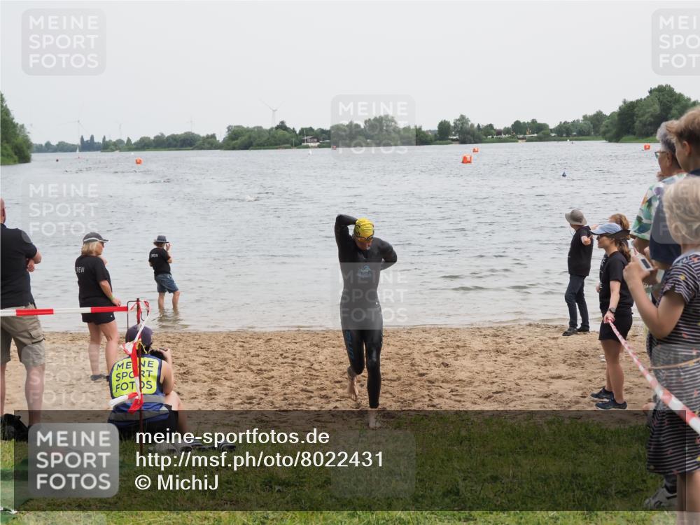 21.06.2025 - 27. Vierlanden-Triathlon MichiJ http://msf.ph/oto/8022431 15.06.2026 10:52:29 Schwimmen 682, 759 meine-sportfotos.de