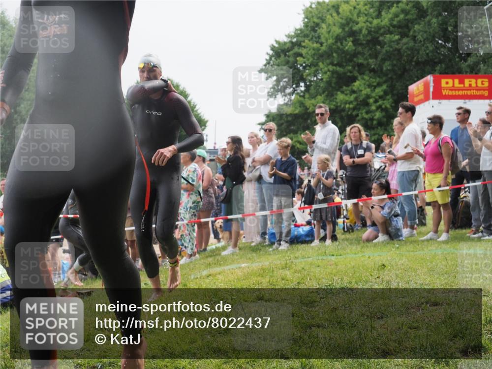15.06.2025 - 27. Vierlanden-Triathlon KatJ http://msf.ph/oto/8022437 15.06.2025 10:55:04 Schwimmen 677, 735, 744, 761 meine-sportfotos.de
