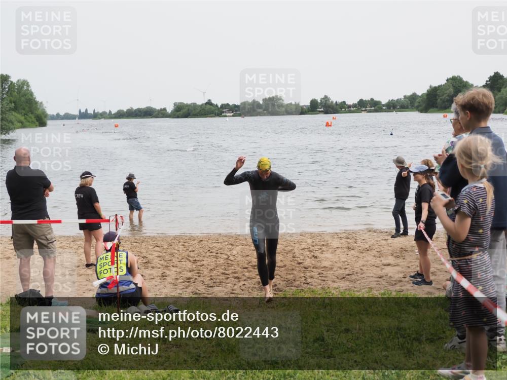 21.06.2025 - 27. Vierlanden-Triathlon MichiJ http://msf.ph/oto/8022443 15.06.2026 10:52:29 Schwimmen 682, 759 meine-sportfotos.de