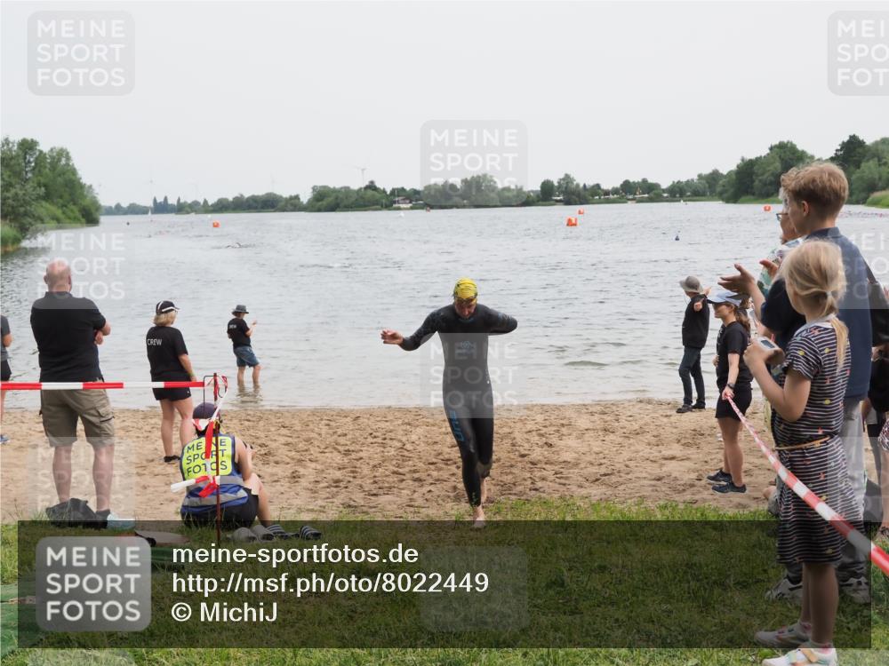 21.06.2025 - 27. Vierlanden-Triathlon MichiJ http://msf.ph/oto/8022449 15.06.2026 10:52:29 Schwimmen 682, 759 meine-sportfotos.de