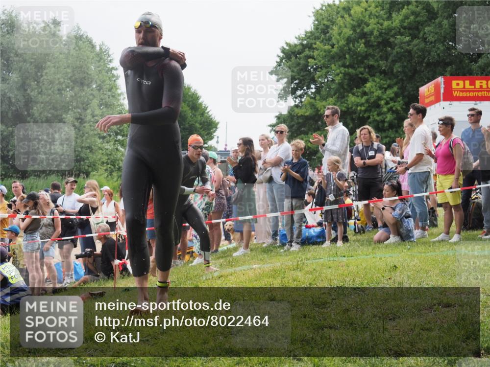 15.06.2025 - 27. Vierlanden-Triathlon KatJ http://msf.ph/oto/8022464 15.06.2025 10:55:04 Schwimmen 677, 735, 744, 761 meine-sportfotos.de