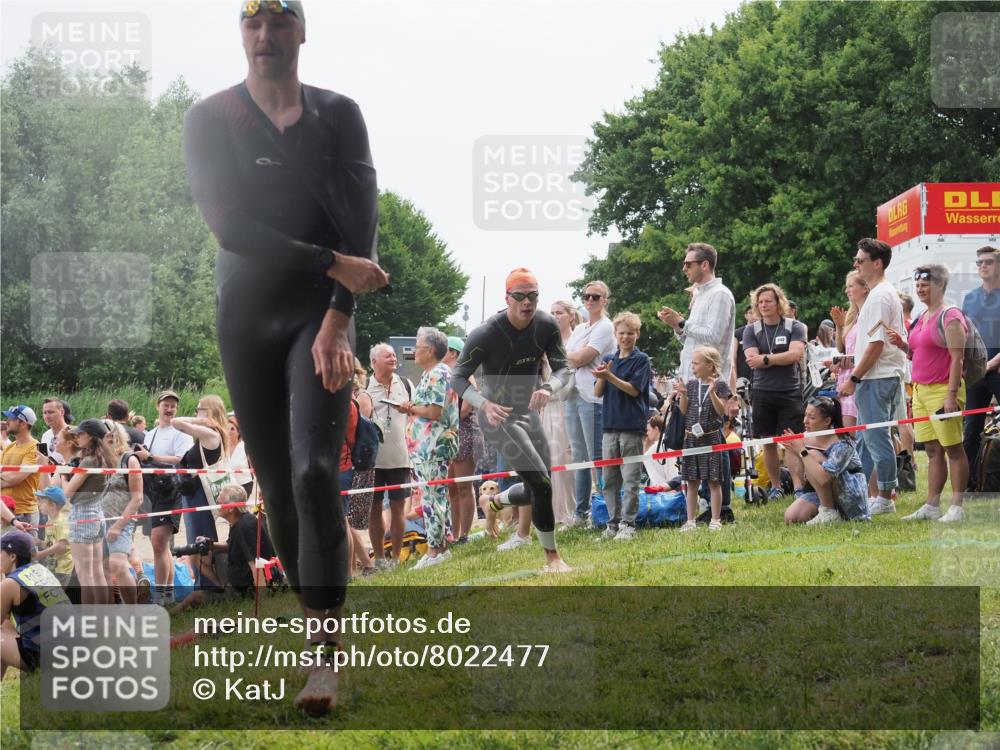 15.06.2025 - 27. Vierlanden-Triathlon KatJ http://msf.ph/oto/8022477 15.06.2025 10:55:05 Schwimmen 677, 735, 744, 761 meine-sportfotos.de