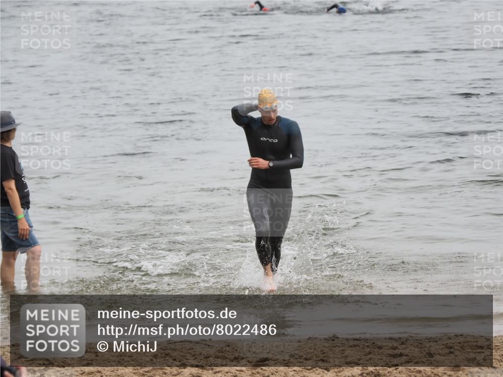 21.06.2025 - 27. Vierlanden-Triathlon MichiJ http://msf.ph/oto/8022486 15.06.2026 10:53:04 Schwimmen 638 meine-sportfotos.de