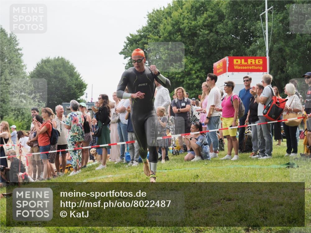 15.06.2025 - 27. Vierlanden-Triathlon KatJ http://msf.ph/oto/8022487 15.06.2025 10:55:06 Schwimmen 677, 735, 744, 761 meine-sportfotos.de