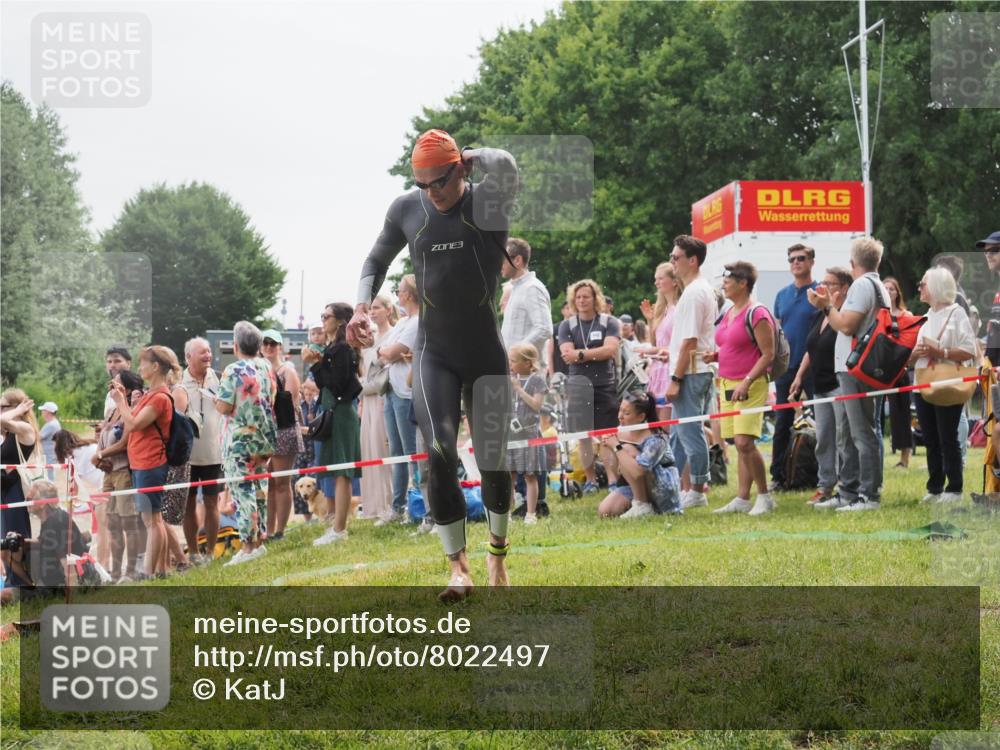 15.06.2025 - 27. Vierlanden-Triathlon KatJ http://msf.ph/oto/8022497 15.06.2025 10:55:06 Schwimmen 677, 735, 744, 761 meine-sportfotos.de