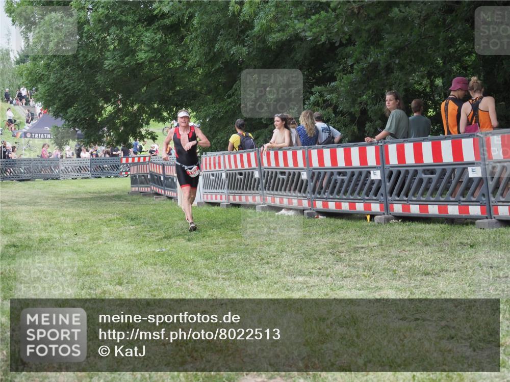 21.06.2025 - 27. Vierlanden-Triathlon KatJ http://msf.ph/oto/8022513 15.06.2025 13:22:01 Ziel 152 meine-sportfotos.de