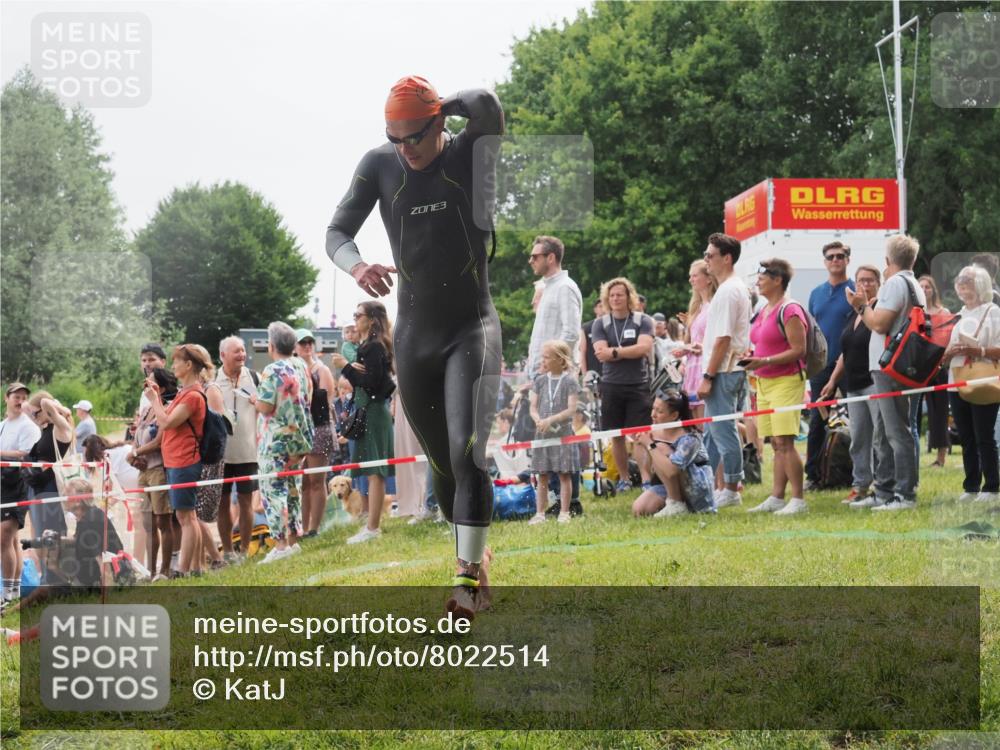 15.06.2025 - 27. Vierlanden-Triathlon KatJ http://msf.ph/oto/8022514 15.06.2025 10:55:06 Schwimmen 677, 735, 744, 761 meine-sportfotos.de