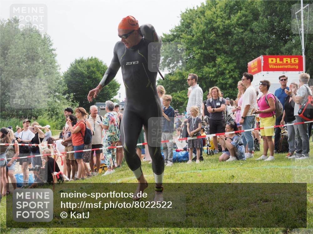 15.06.2025 - 27. Vierlanden-Triathlon KatJ http://msf.ph/oto/8022522 15.06.2025 10:55:06 Schwimmen 677, 735, 744, 761 meine-sportfotos.de