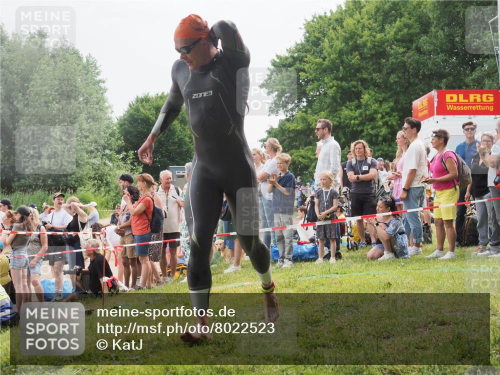 15.06.2025 - 27. Vierlanden-Triathlon KatJ http://msf.ph/oto/8022523 15.06.2025 10:55:07 Schwimmen 677, 735, 744, 761 meine-sportfotos.de