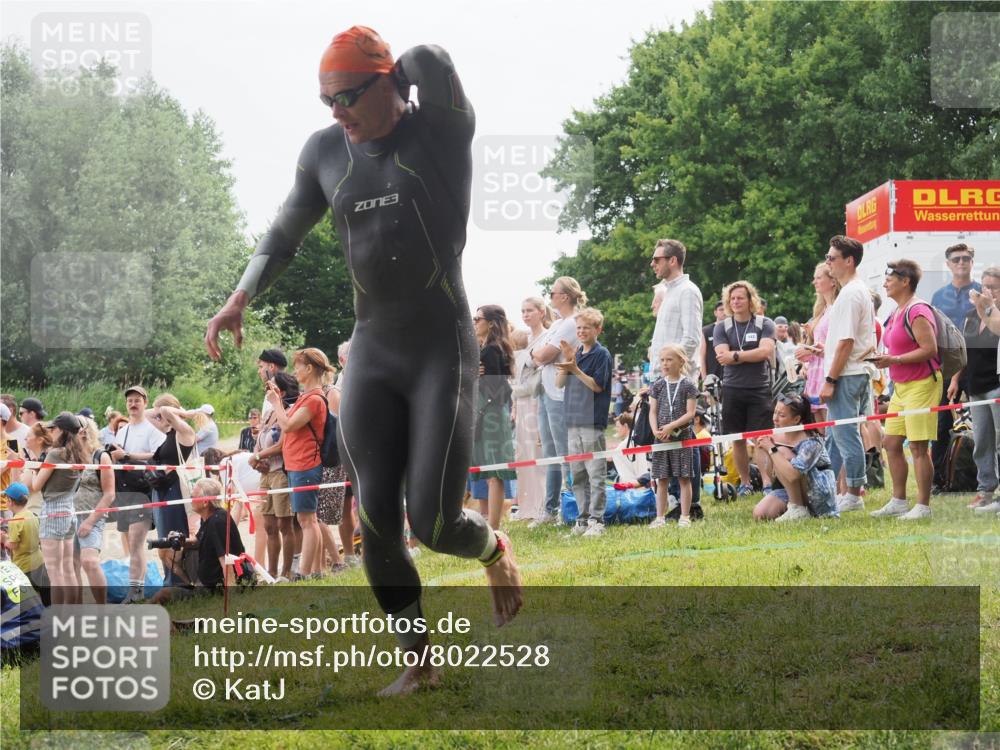 15.06.2025 - 27. Vierlanden-Triathlon KatJ http://msf.ph/oto/8022528 15.06.2025 10:55:07 Schwimmen 677, 735, 744, 761 meine-sportfotos.de