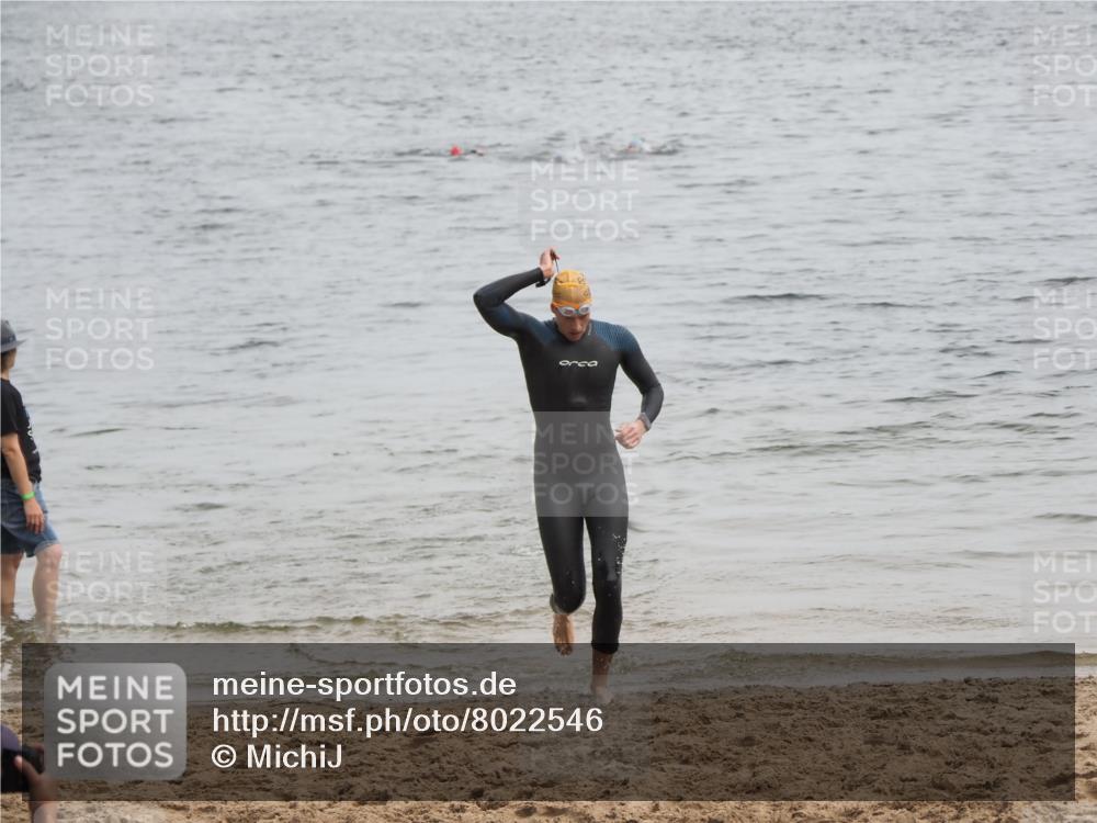 21.06.2025 - 27. Vierlanden-Triathlon MichiJ http://msf.ph/oto/8022546 15.06.2026 10:53:05 Schwimmen 638 meine-sportfotos.de