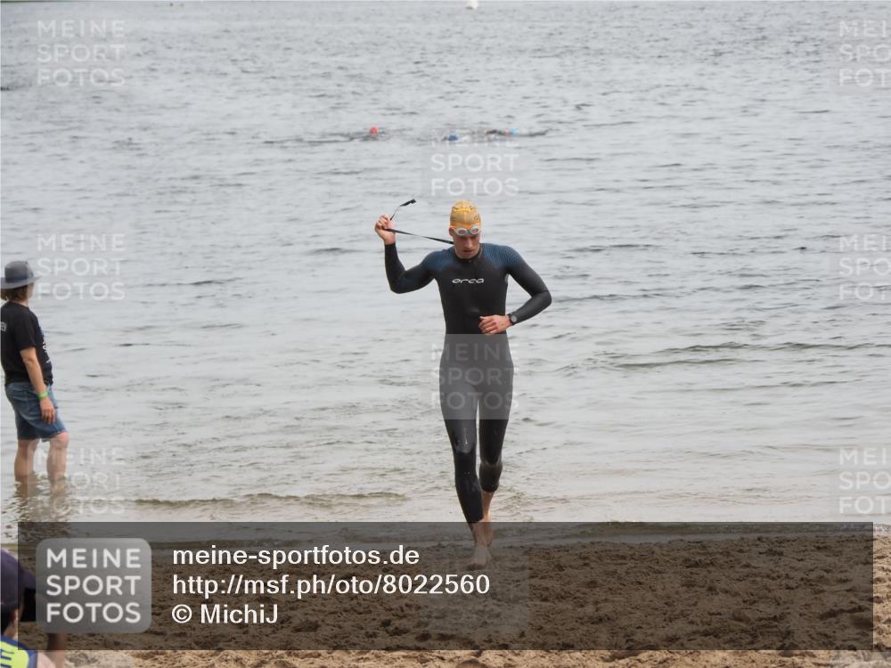 21.06.2025 - 27. Vierlanden-Triathlon MichiJ http://msf.ph/oto/8022560 15.06.2026 10:53:06 Schwimmen 638 meine-sportfotos.de
