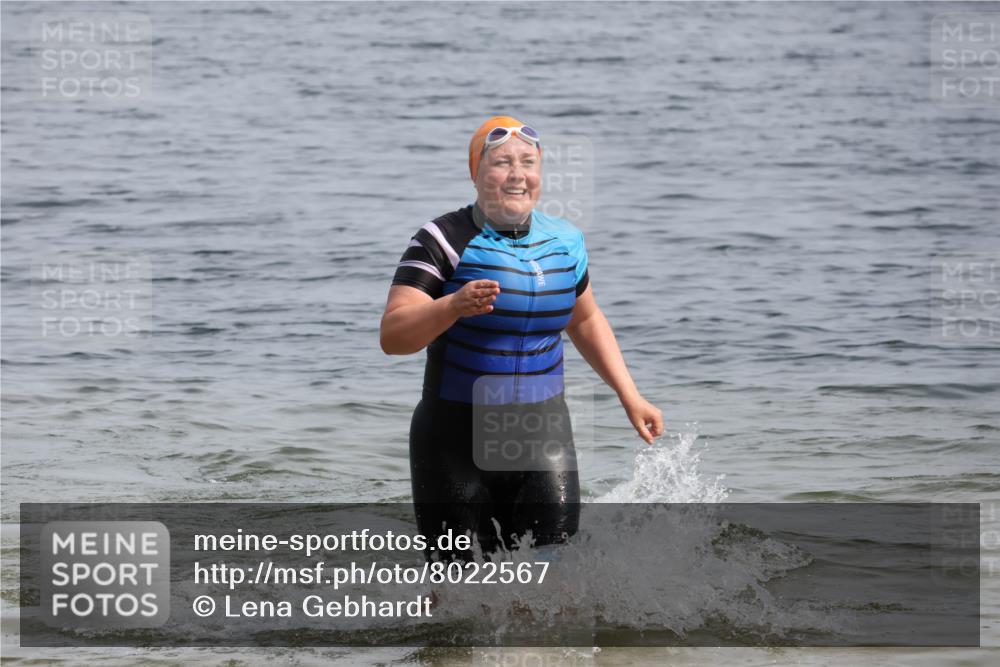 15.06.2025 - 27. Vierlanden-Triathlon Lena Gebhardt http://msf.ph/oto/8022567 15.06.2025 10:21:54 Schwimmen 538 meine-sportfotos.de