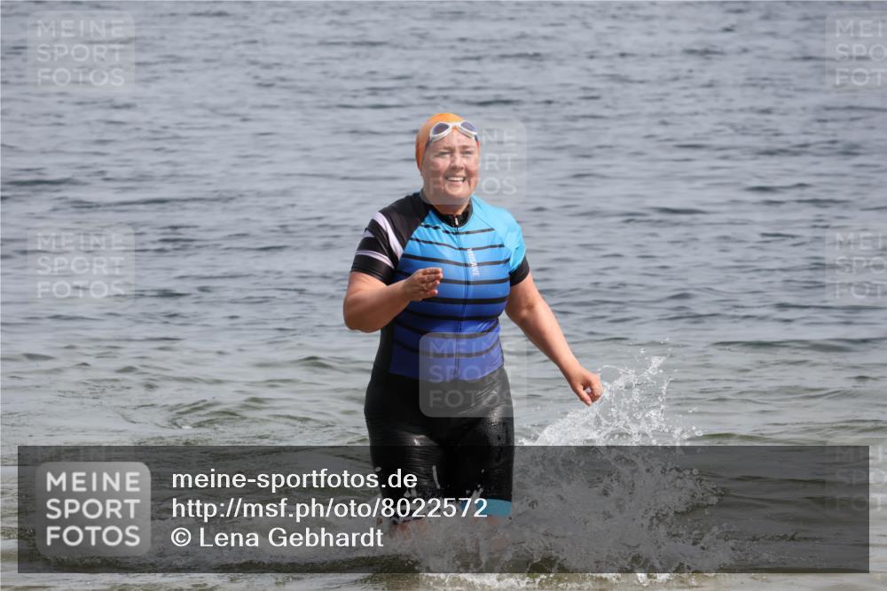 15.06.2025 - 27. Vierlanden-Triathlon Lena Gebhardt http://msf.ph/oto/8022572 15.06.2025 10:21:54 Schwimmen 538 meine-sportfotos.de