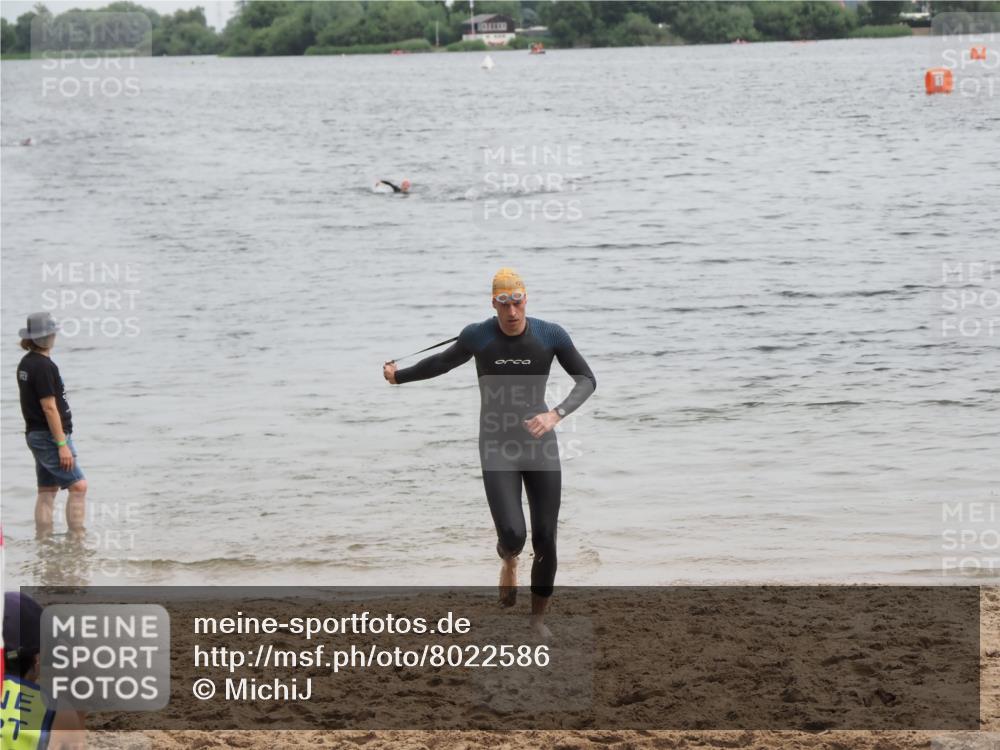 21.06.2025 - 27. Vierlanden-Triathlon MichiJ http://msf.ph/oto/8022586 15.06.2026 10:53:06 Schwimmen 638 meine-sportfotos.de