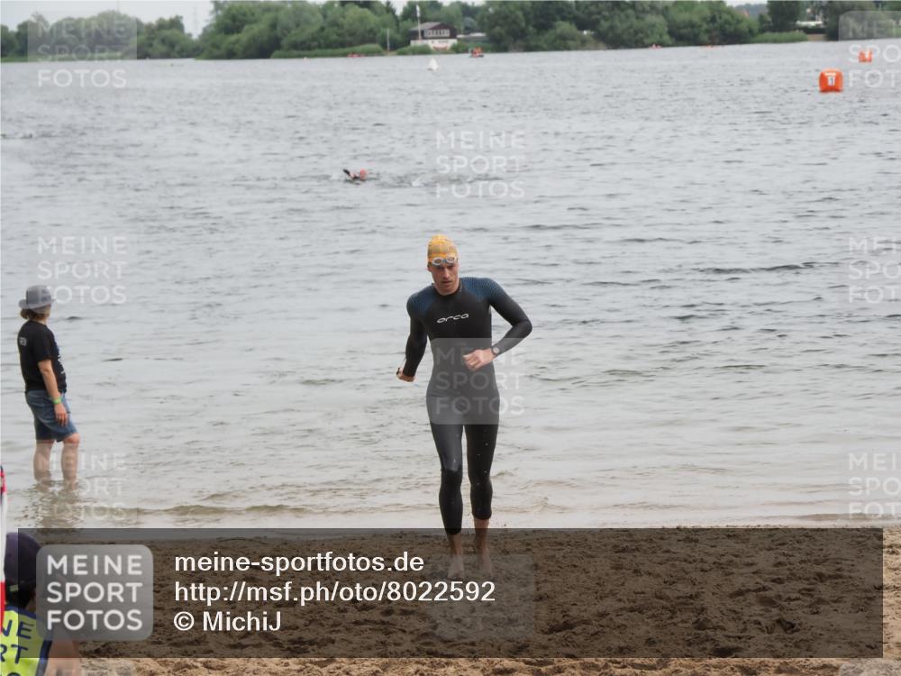21.06.2025 - 27. Vierlanden-Triathlon MichiJ http://msf.ph/oto/8022592 15.06.2026 10:53:06 Schwimmen 638 meine-sportfotos.de