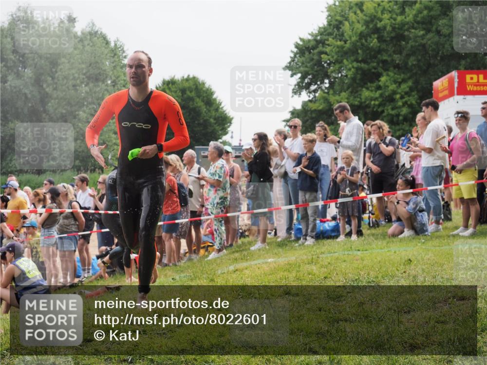 15.06.2025 - 27. Vierlanden-Triathlon KatJ http://msf.ph/oto/8022601 15.06.2025 10:55:21 Schwimmen 661, 725 meine-sportfotos.de