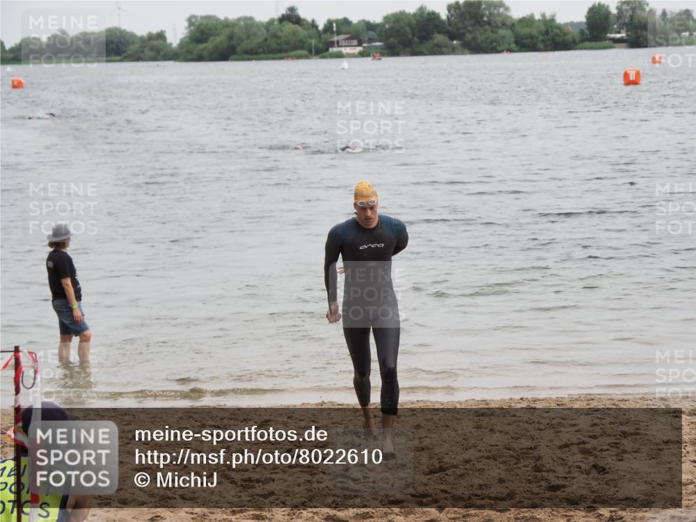 21.06.2025 - 27. Vierlanden-Triathlon MichiJ http://msf.ph/oto/8022610 15.06.2026 10:53:07 Schwimmen 638 meine-sportfotos.de