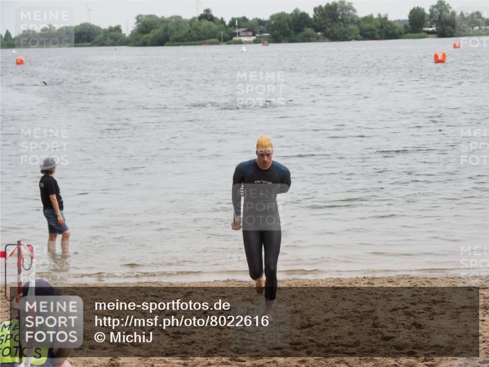 21.06.2025 - 27. Vierlanden-Triathlon MichiJ http://msf.ph/oto/8022616 15.06.2026 10:53:07 Schwimmen 638 meine-sportfotos.de