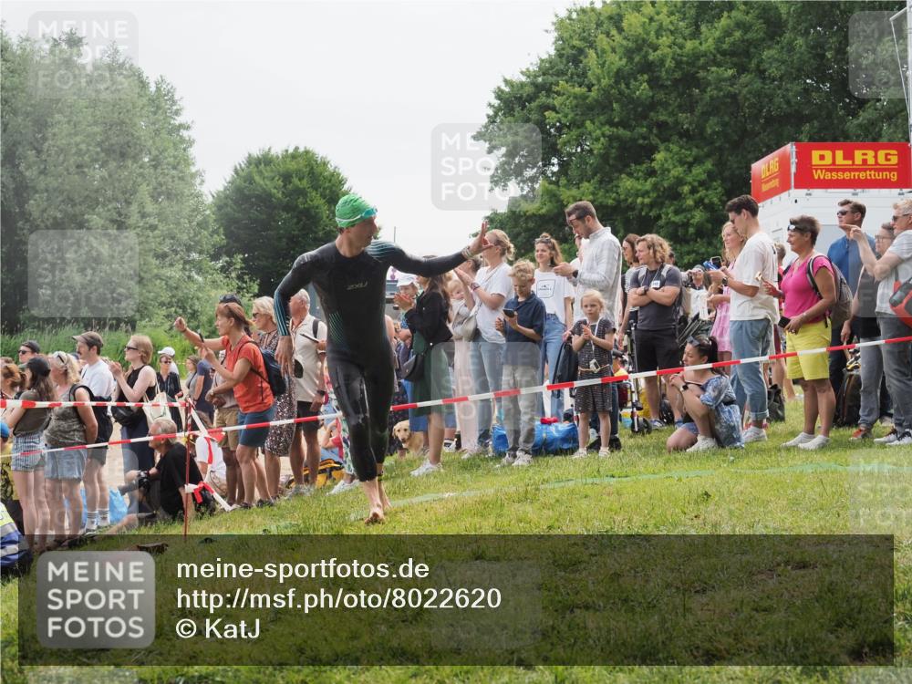 15.06.2025 - 27. Vierlanden-Triathlon KatJ http://msf.ph/oto/8022620 15.06.2025 10:55:22 Schwimmen 661, 725, 740 meine-sportfotos.de