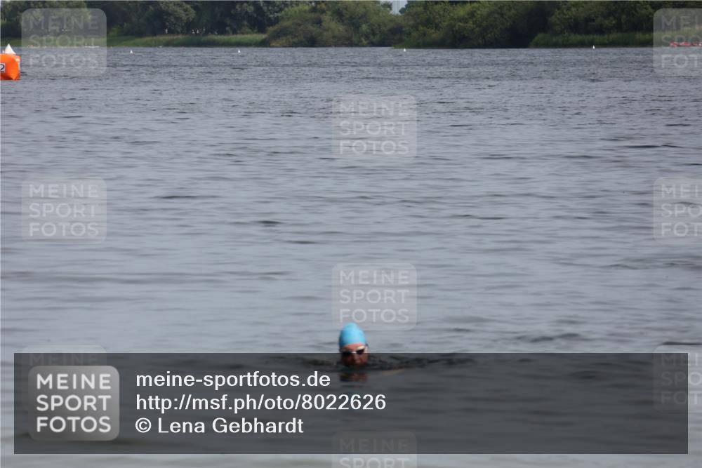 15.06.2025 - 27. Vierlanden-Triathlon Lena Gebhardt http://msf.ph/oto/8022626 15.06.2025 10:22:46 Schwimmen  meine-sportfotos.de