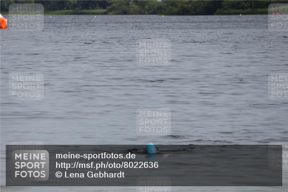 15.06.2025 - 27. Vierlanden-Triathlon Lena Gebhardt http://msf.ph/oto/8022636 15.06.2025 10:22:48 Schwimmen  meine-sportfotos.de