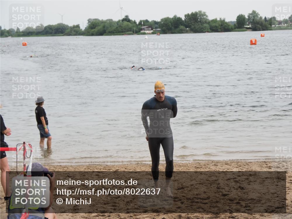 21.06.2025 - 27. Vierlanden-Triathlon MichiJ http://msf.ph/oto/8022637 15.06.2026 10:53:07 Schwimmen 638 meine-sportfotos.de